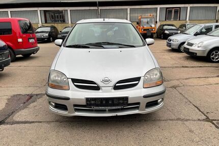 Nissan Almera Tino
