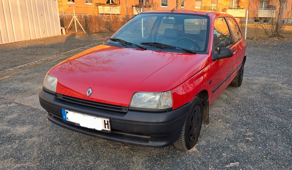 Renault Clio 183.000 km 2.250 &euro; Pirna 01796