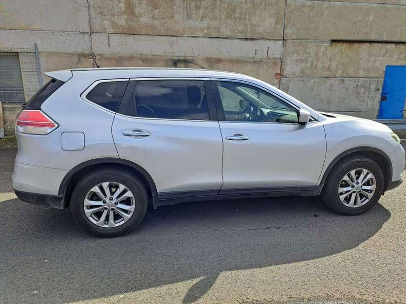 Nissan X-Trail 276.000 km 8.300 € Dresden 01307