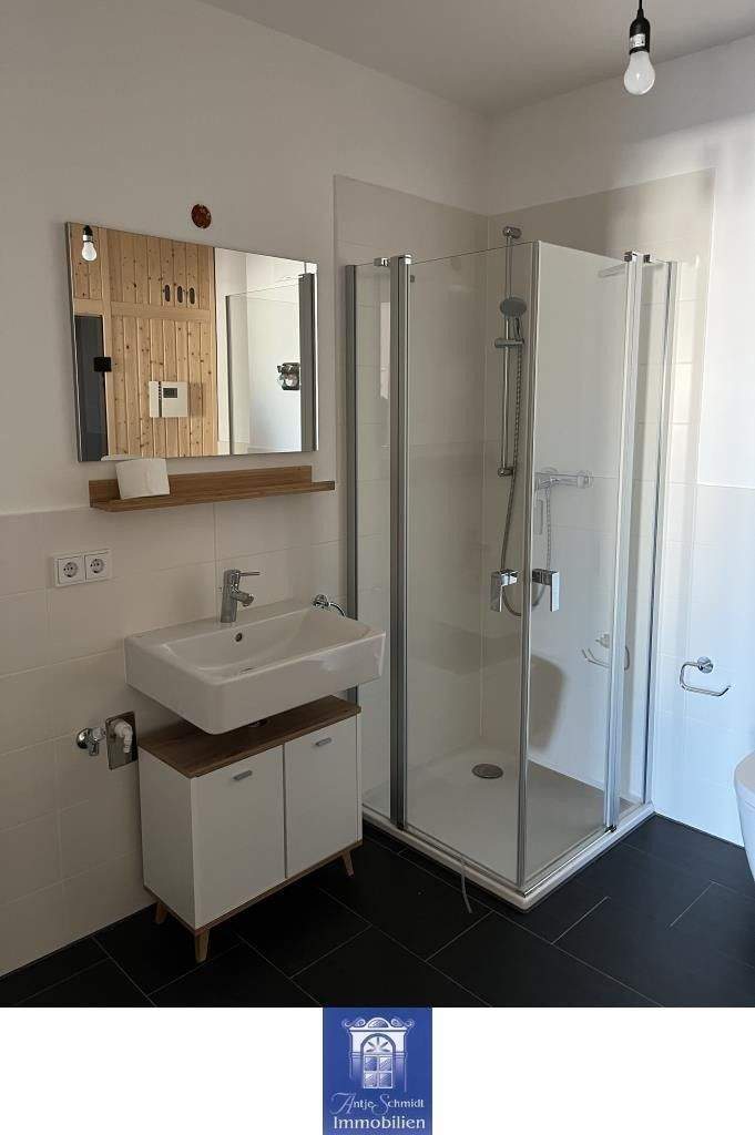 Ihr neuer Lieblingsplatz! Großer Balkon, zwei Bäder, Sauna, EBK, Fußbodenheizung! 4 zimmer