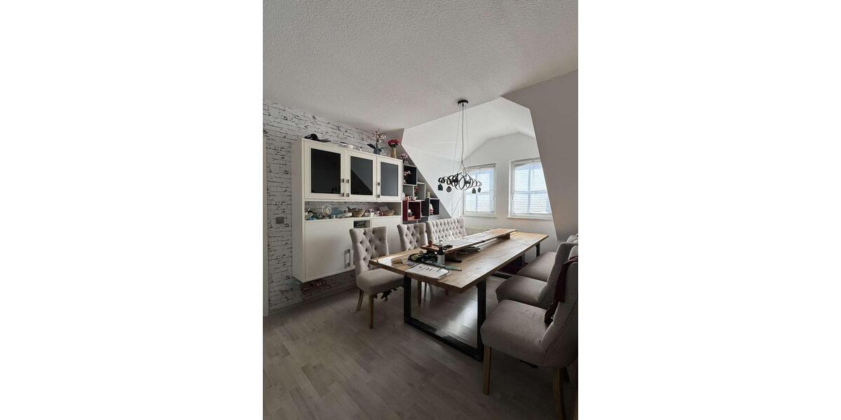 Dachgeschoßwohnung Radeberg - 4 Zimmer, 135 m&sup2;, 1.000&euro; | Angebot:26443785