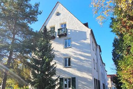 Bezugsfertig: frisch renovierte 2,5-Zi.-Whg an der Galopprennbahn 3 zimmer