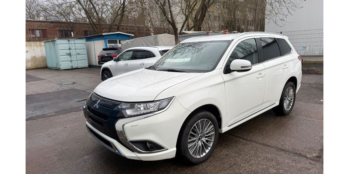 Mitsubishi Outlander 33.500 km 22.800 &euro; DRESDEN 01259