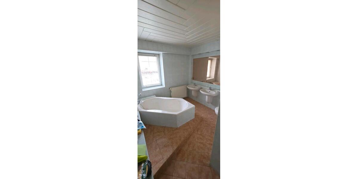 Einfamilienhaus Dorfhain - 8 Zimmer, 180 m&sup2;, 128.000&euro; | Angebot:27445521