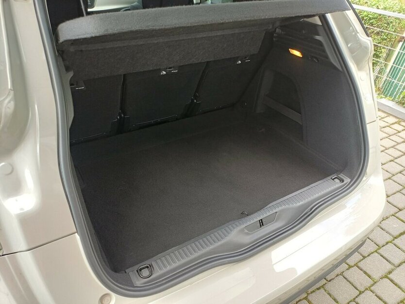 Citroen C4 SpaceTourer 1.2 PureTech Live 54.000 km 16.995 € Meißen 01662