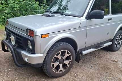 Lada Niva 17.600 km 15.900 &euro; Niederau 01689