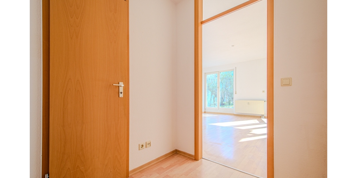 HELL & FREUNDLICH – BEZUGSFREI – GROSSE TERRASSE – WANNENBAD – TG-PARKER - Terrassenwohnung Dresden Strehlen | Angebot:25806752