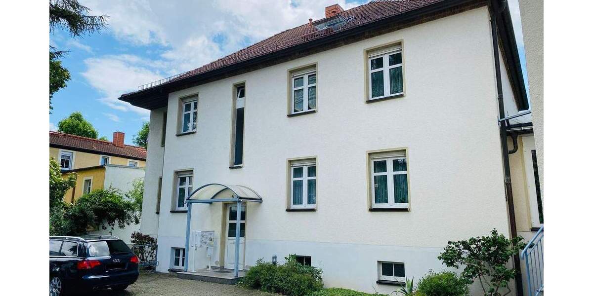 Sanierte 2-Raum-Wohnung im DG mit großzügigem Hobbyraum im Souterrain 2 zimmer