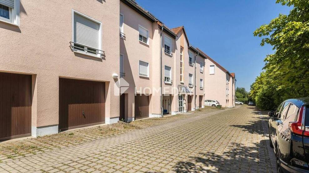 Modernisiert & sehr gepflegt: Dachgeschoßwohnung mit 3 Zimmern, EBK und Stellplatz in ruhiger Lage