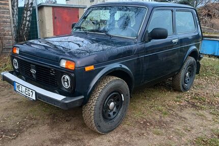Lada Niva 65.000 km 8.000 &euro; Weinböhla 01689