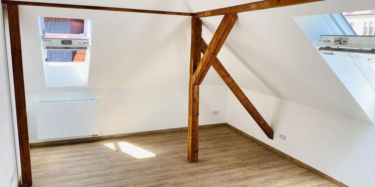 Sanierte 2-Raum-Wohnung im DG mit großzügigem Hobbyraum im Souterrain 2 zimmer