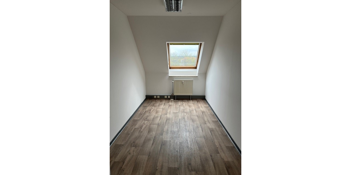 Klotzsche: bezugsferrtiges Büro mit 3 Räumen - Gewerbeobjekt Dresden Klotzsche | Angebot:26475115