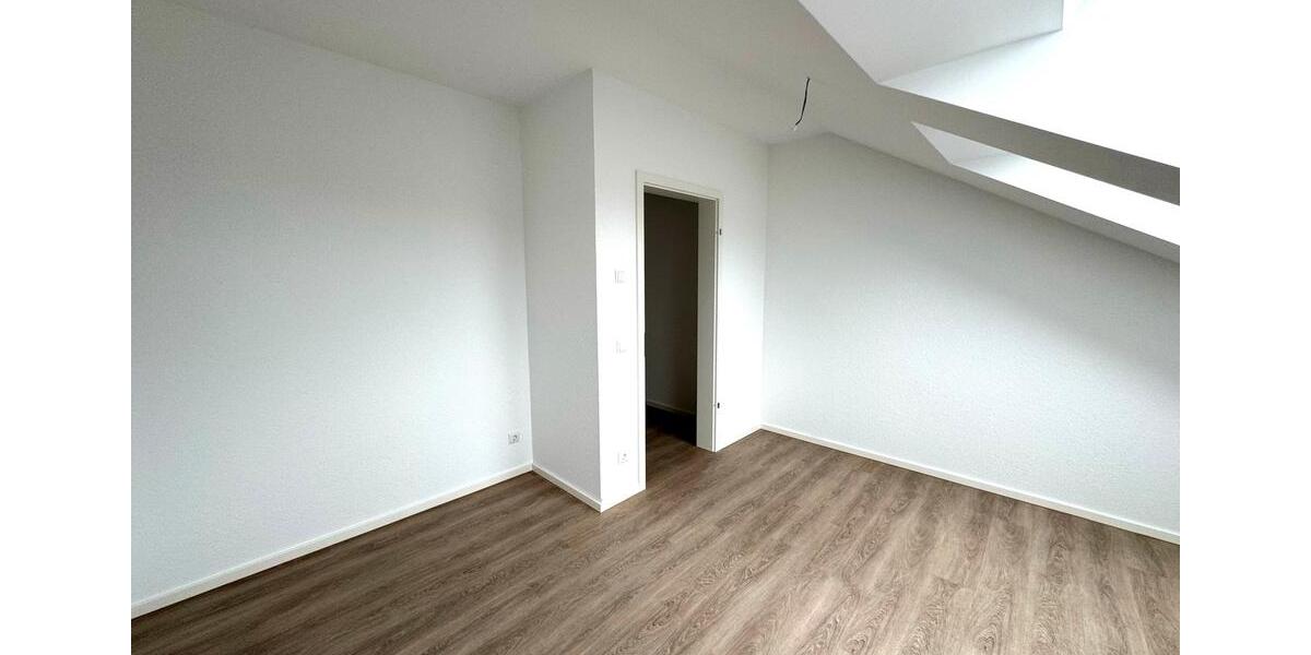 Dachgeschoßwohnung Heidenau - 4 Zimmer, 109 m&sup2;, 1.303&euro; | Angebot:24585580