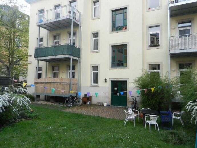 2-Raum-Wohnung mit Balkon, ruhige Seitenstraße, zentral gelegen 2 zimmer