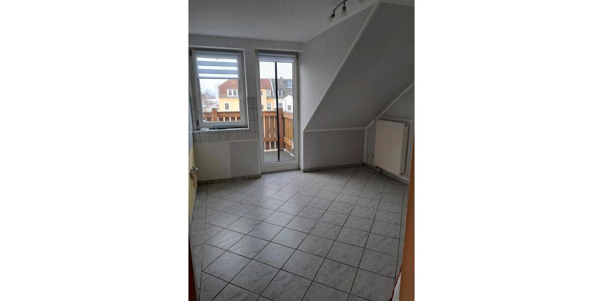 Schöne Dachgeschoss Wohnung zu vermieten 1 zimmer