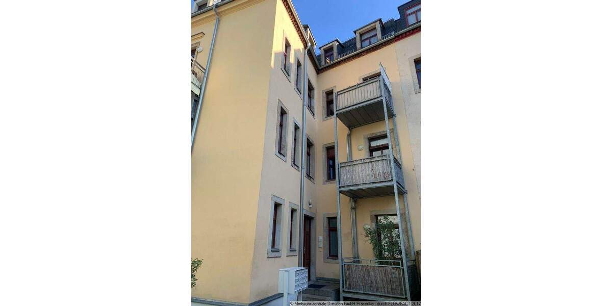 Balkonwohnung mit großem Tageslicht-Wannenbad in Pieschen! 2 zimmer