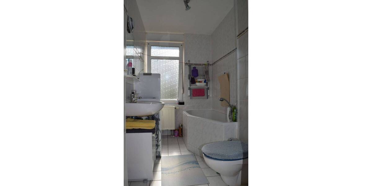 Gemütliche 3 Raumwohnung mit tollen Mietern und Außenstellplatz 3 zimmer