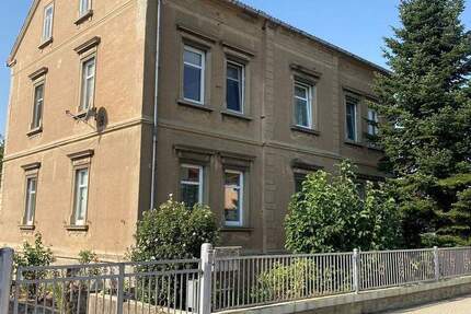 Großzügiges Wohnhaus mit Entwicklungspotenzial auf ca. 2.420 m² Grundstück in Weinböhla 1 zimmer