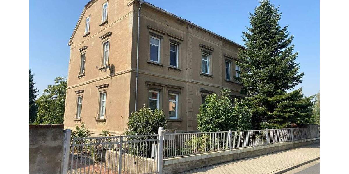 Großzügiges Wohnhaus mit Entwicklungspotenzial auf ca. 2.420 m² Grundstück in Weinböhla 1 zimmer