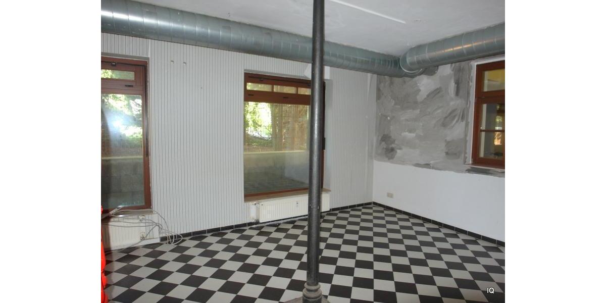 Preiswerte Gewerbe- oder Freizeit-Räume über zwei Etagen in der 