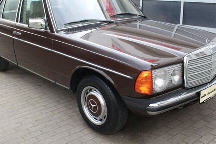 Mercedes-Benz 230 127.100 km 9.450 &euro; Radebeul-Dresden 01445