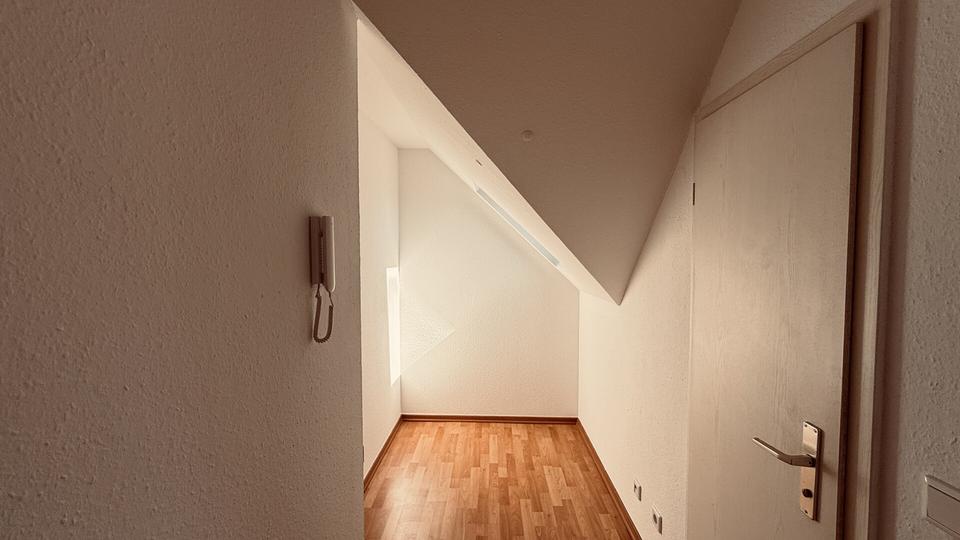 Dachgeschoßwohnung Radebeul - 2 Zimmer, 46 m&sup2;, 500&euro; | Angebot:26086397