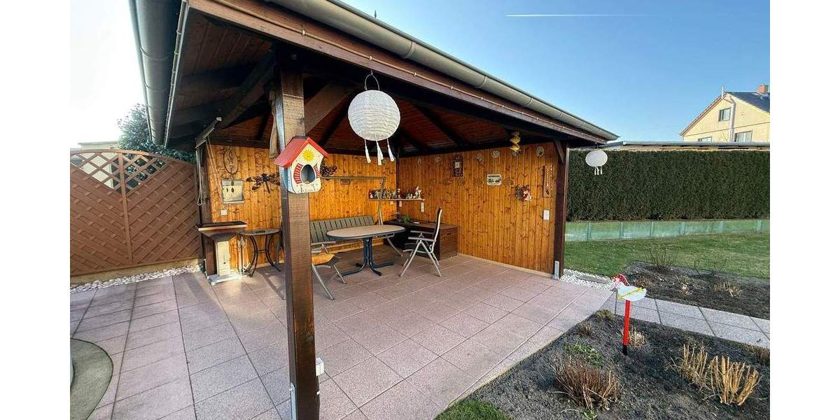 Gepflegtes Zweifamilienhaus mit großem Garten und Pool in Radebeul-Naundorf 7 zimmer