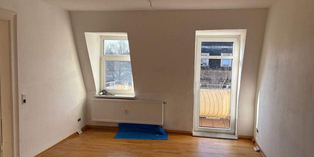 Neu renovierte Wohnung mit Balkon und EBK 3 zimmer