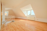 BEZUGSFREI – GEMÜTLICHE MAISONETTE – DACHTERRASSE – DUSCHBAD MIT FENSTER – TG-PARKER - Maisonettenwohnung Dresden Strehlen | Angebot:25857011