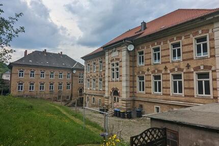 Helle Wohnung mit Einbauküche, hohen Räumen in histor. Gebäude 2.5 zimmer