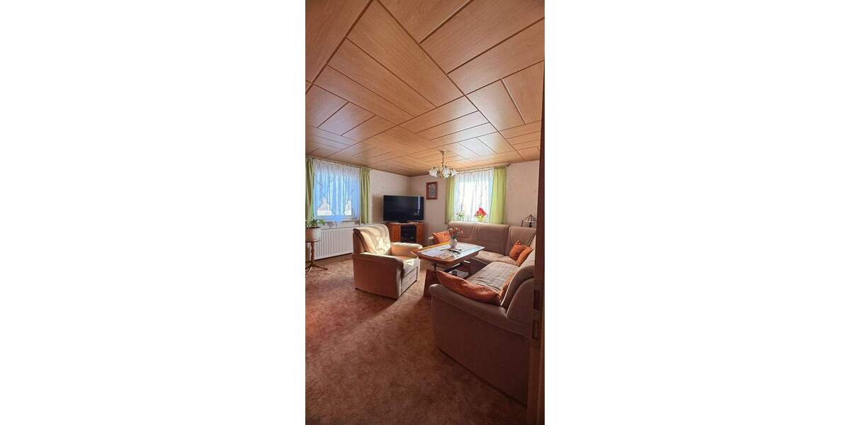 Gepflegtes Zweifamilienhaus mit großem Garten und Pool in Radebeul-Naundorf 7 zimmer