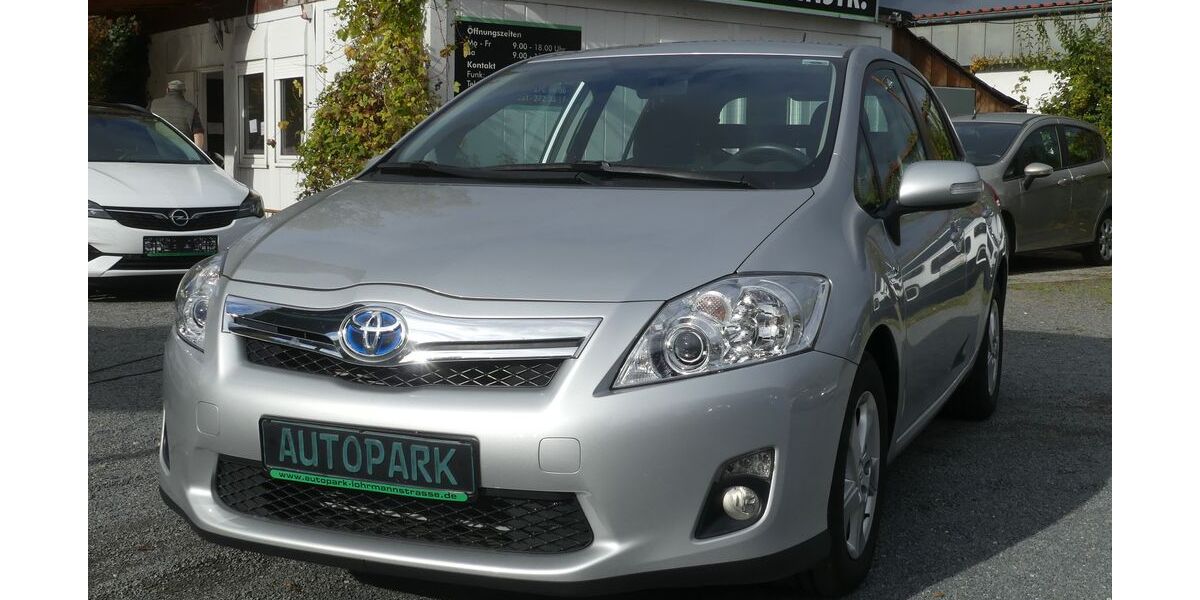 Toyota Auris 100.200 km 8.200 &euro; Dresden 01237