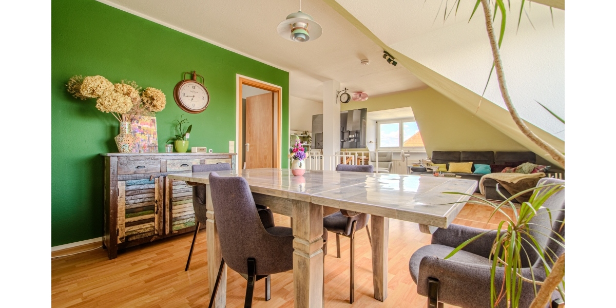 BEZUGSFREI – GEMÜTLICHE MAISONETTE – DACHTERRASSE – DUSCHBAD MIT FENSTER – TG-PARKER 2 zimmer