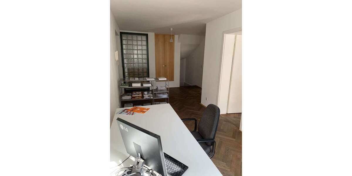 Stilvolle Stadtvilla: Historischer Charme & moderne Ausstattung – Perfekt für Wohnen und Arbeiten zimmer