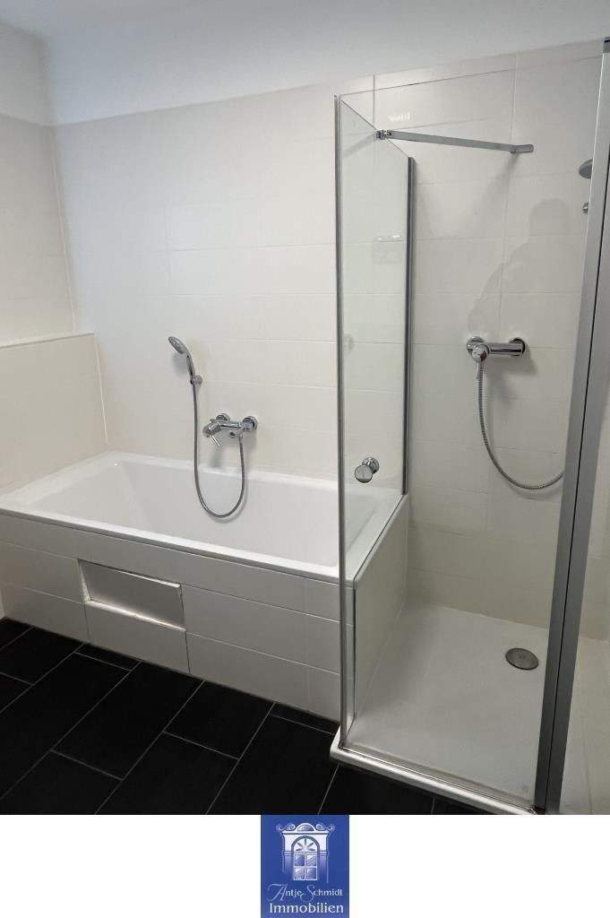 Ihr neuer Lieblingsplatz! Großer Balkon, zwei Bäder, Sauna, EBK, Fußbodenheizung! 4 zimmer