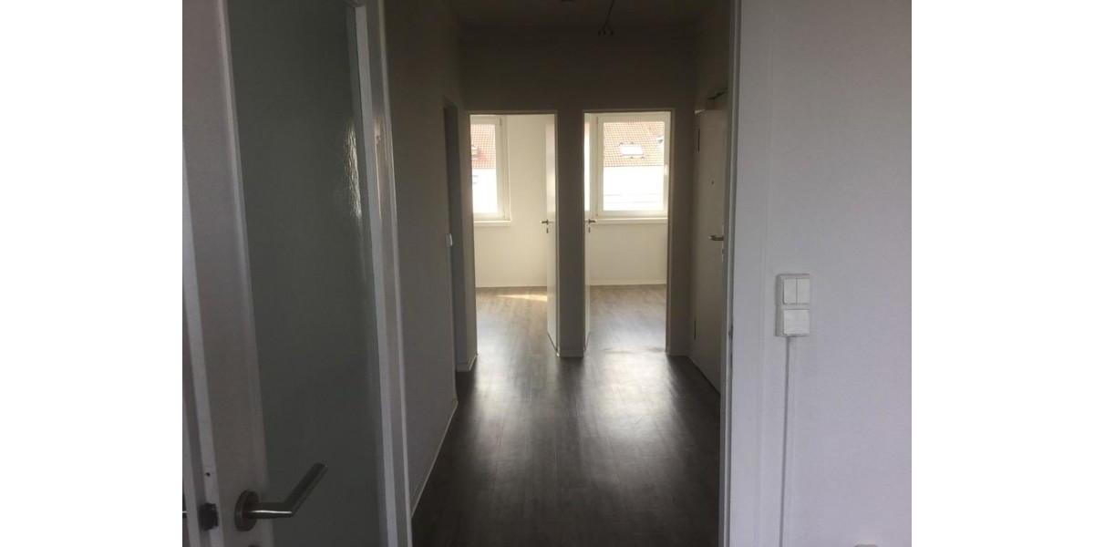 Schöne 4 Zimmerwohnung mit Balkon! 4 zimmer