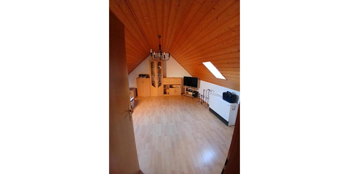 Etagenwohnung Ebersbach - 7 Zimmer, 141 m&sup2;, 1.125&euro; | Angebot:24937095