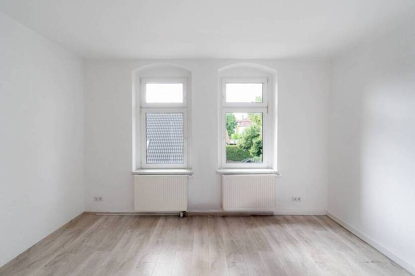 Charmante Etagenwohnung mit Tageslicht-Vollbad. EBK Übernahme möglich.