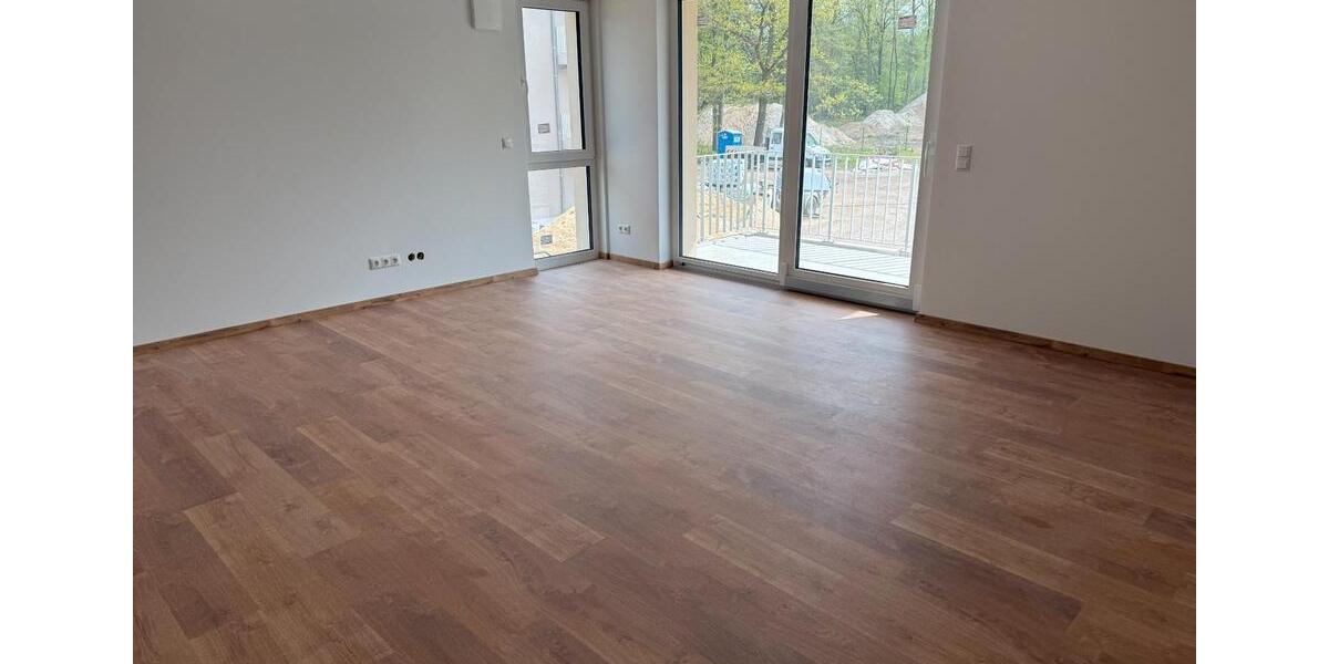 Erdgeschoßwohnung Dresden Klotzsche - 4 Zimmer, 100 m&sup2;, 1.750&euro; | Angebot:26477172