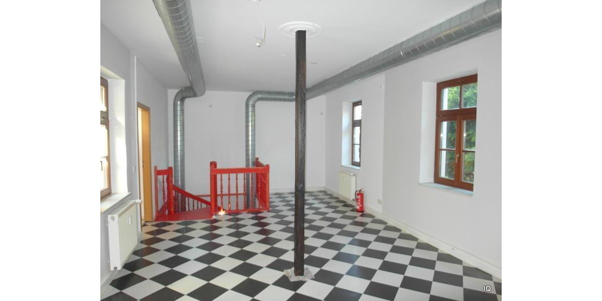 Preiswerte Gewerbe- oder Freizeit-Räume über zwei Etagen in der 