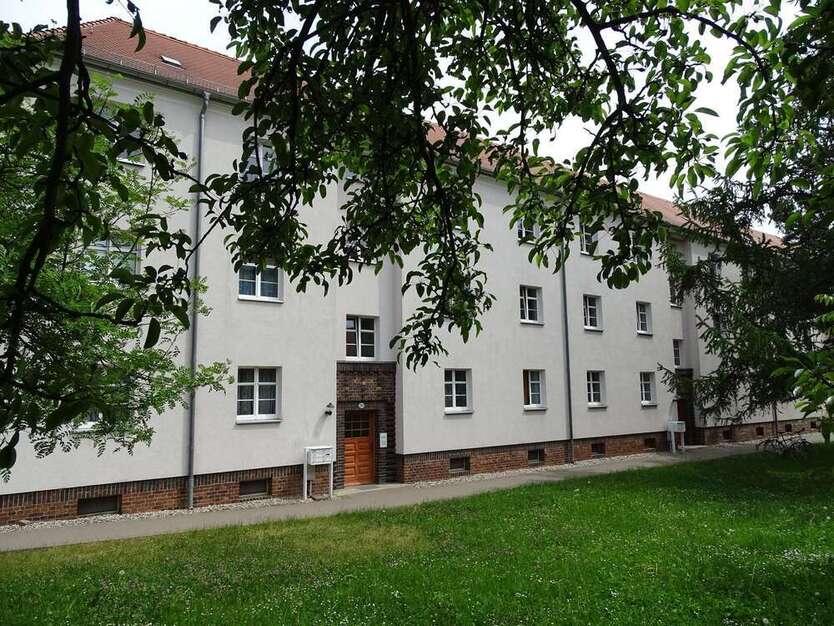 Wohnung zum Mieten in Dresden 221,99 € 30.41 m²