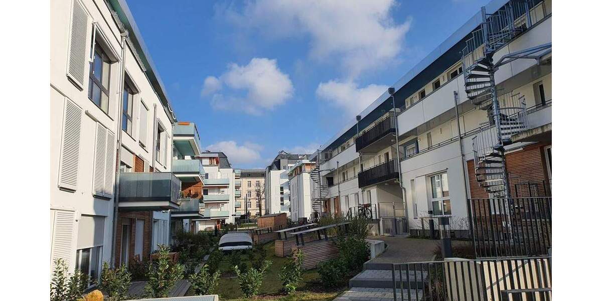 Moderne und großzügige 2-Raum-Wohnung mit Balkon in zweiter Reihe sucht Sie als neuen Mieter ! 2 zimmer