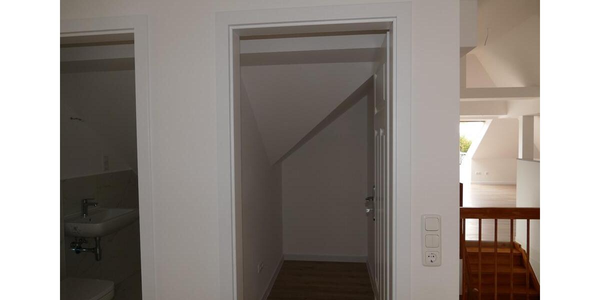 Dachgeschoßwohnung Dresden Cotta - 4 Zimmer, 120 m&sup2;, 1.500&euro; | Angebot:21638900