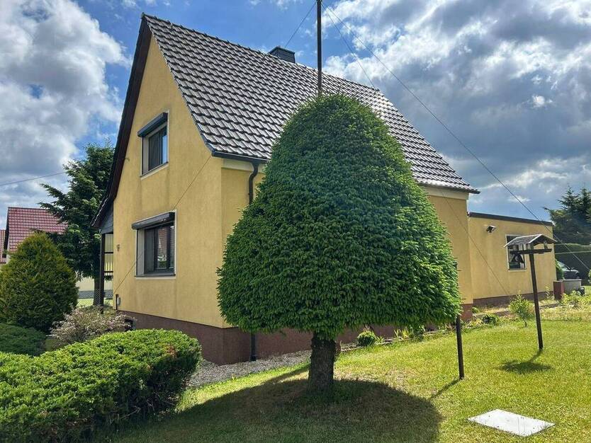 Wohnoase mit Weitblick: Einfamilienhaus mit Sauna, Pool & Ausbaureserve in Medingen