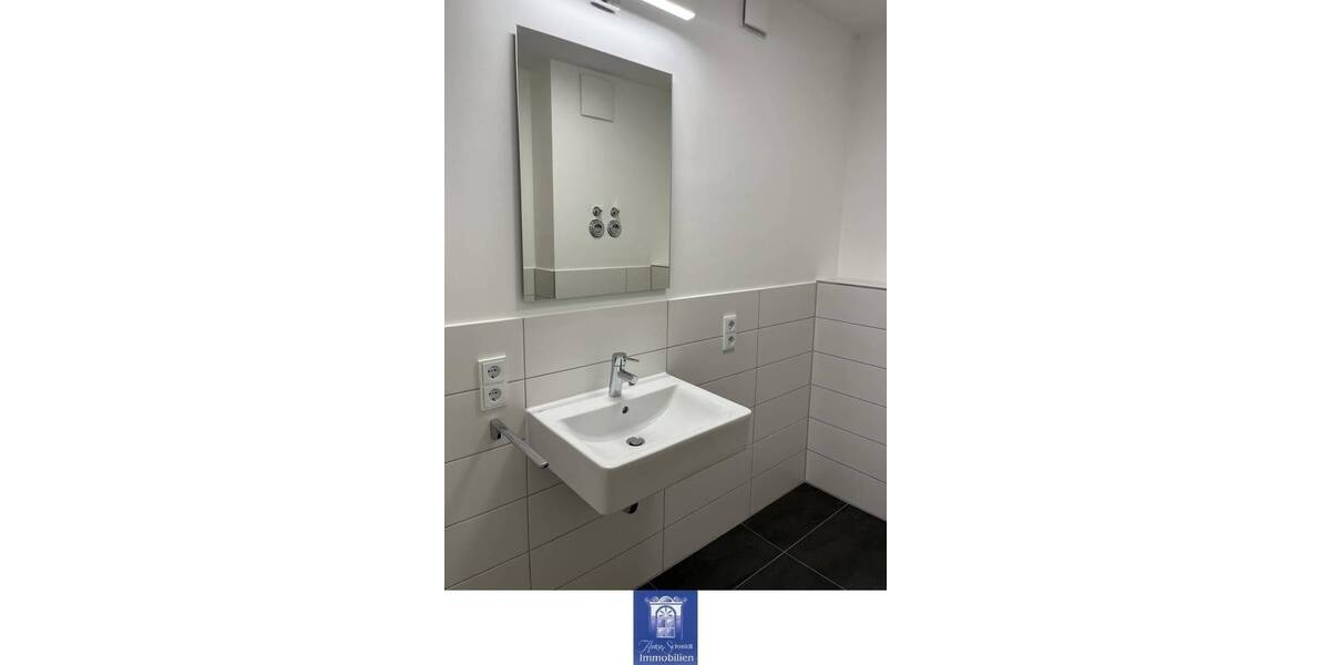 Exklusive Wohnung mit Balkon, exklusivem Bad, Gäste-WC und moderner EBK! 3 zimmer