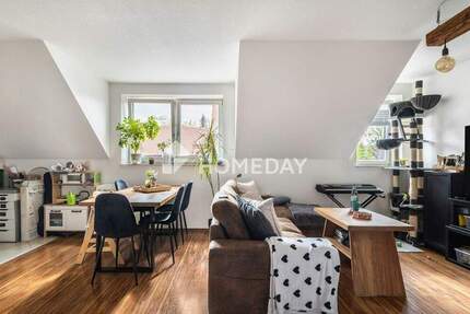 Ländlich, historisch, gepflegt: Charmante DG-Wohnung mit EBK im ehemaligen Stiftsgebäude 2 zimmer