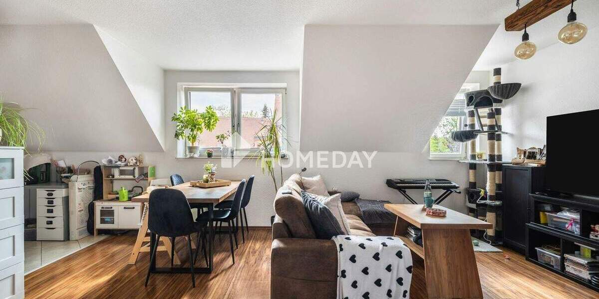 Ländlich, historisch, gepflegt: Charmante DG-Wohnung mit EBK im ehemaligen Stiftsgebäude 2 zimmer