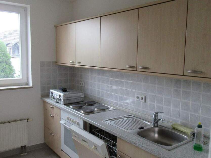 Helle und freundliche 2-Raum-Wohnung im Dresdner Norden! Mit Balkon, Einbauküche, Parkett, Aufzug und Tiefgarage in ruhiger Lage!