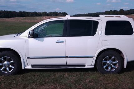 INFINITI QX56 170.000 km 8.499 &euro; Großnaundorf 01936