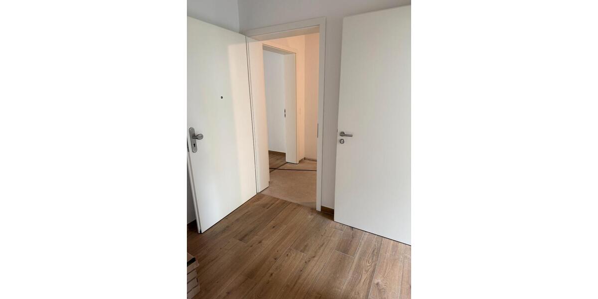 Erdgeschoßwohnung Dresden Klotzsche - 4 Zimmer, 100 m&sup2;, 1.750&euro; | Angebot:26478455